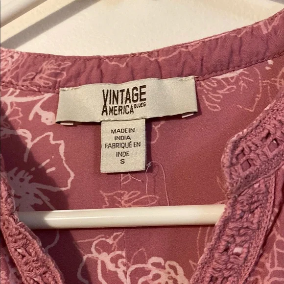 Vintage America Pink Floral Pleated Blouse with V-neck and Long Sleeves - Picture 2 of 3